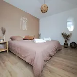 Holiday home Chez Fernand A Maison Neuve Confort Avec Jardin Et Parking Inclus